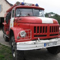 Naktī uz svētdienu ugunsgrēkā Jūrmalā cietuši trīs glābēji