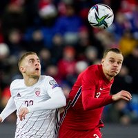 Latvijas futbola izlase Norvēģijā sabojā mājinieku izredzes kvalificēties Pasaules kausam
