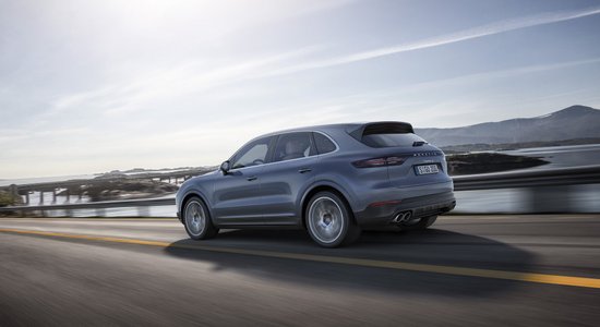 'Porsche' oficiāli prezentējis jauno 'Cayenne' modeli