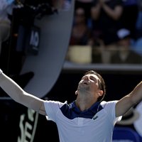 Džokovičs atgriežas ar uzvaru un droši iesoļo 'Australian Open' otrajā kārtā