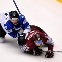 Video: Latvijas hokejistu bezspēcība pret somu meistarību