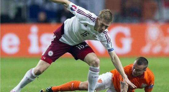 Rudņeva gūtie vārti neglābj HSV komandu no zaudējuma Vācijas futbola bundeslīgas mačā