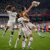 'Eintracht' 'pendelēs' pārspēj 'Rangers' un uzvar UEFA Eiropas līgā