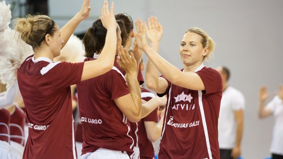 Latvijas basketbolistes pēdējā pārbaudes mačā savā laukumā zaudē Lietuvai  - 3