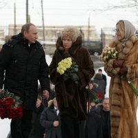 Собчак крестилась в детстве "за три жвачки" и в присутствии Путина