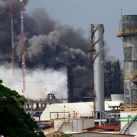 Milzīgā sprādzienā Meksikas naftas rūpnīcā ir bojāgājušie