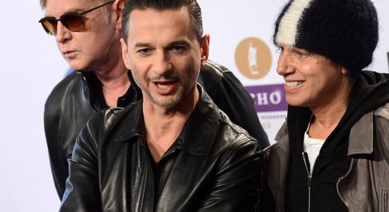 Поклонники Depeche Mode смогут вести Facebook своих кумиров