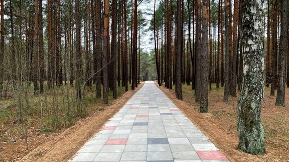 Pastaiga pa Carnikavas promenādi līdz jūrai - 15