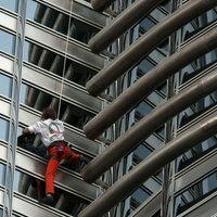 "Человек-паук" покорил самое высокое здание в Европе