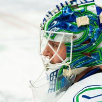 Vankūveras "Canucks" ar Šilova konkurentu Lankinenu oficiāli vienojas par ilgtermiņa sadarbību