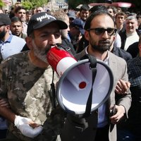 Armēnijas vadība un opozīcija piekrīt krīzes sarunām