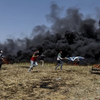 Sadursmēs uz Gazas joslas robežas dzīvību zaudējuši deviņi palestīnieši