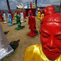 Dienas ceļojumu foto: Milzīgas, krāsainas Terakotas armijas statujas pie Sidnejas operas