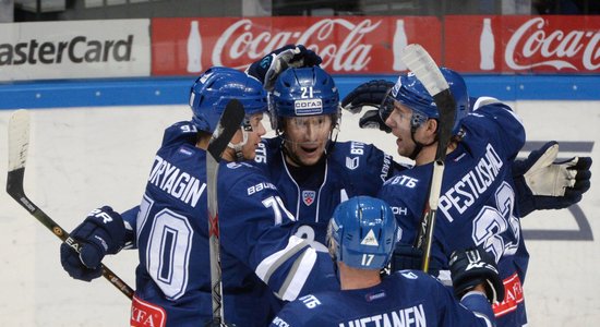 Maskavas 'Dinamo' KHL mačā uzveic Rīgas 'Dinamo' pretinieci cīņā par 'play-off' 'Slovan'