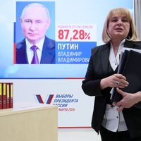 'Tiek pūsta migla acīs visai sabiedrībai’: kā Kremlis dezinformē par Navaļniju un Putinu