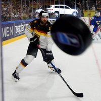 Video: Zviedrijas hokejisti 'saber' septiņas ripas Vācijas vārtos