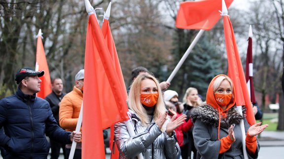 Protestē pret valdības noteiktajiem Covid-19 ierobežošanas pasākumiem - 6