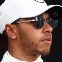 Hamiltons noraida baumas par pārcelšanos uz 'Ferrari'
