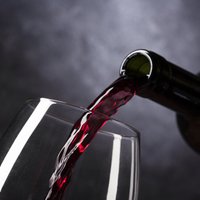 Vai vīns ir veselīgs, un ko ēst, lietojot alkoholu? Nopietni par nenopietniem jautājumiem