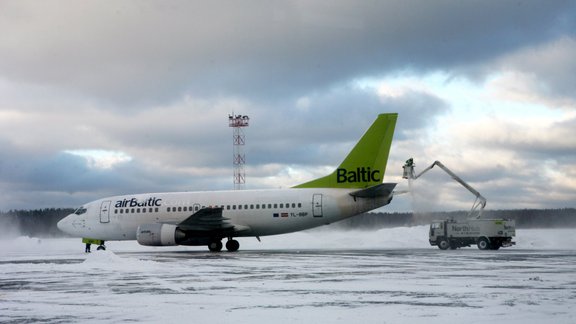 "airBaltic" iepazīstina ar jauno "Bombardier" lidmašīnu. - 54