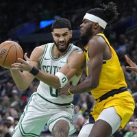 "Celtics" bez Porziņģa ierindā piekāpjas "Pacers" vienībai