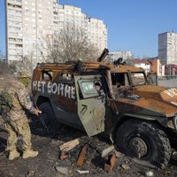 Arvien vairāk Krievijas karavīru pāriet Ukrainas pusē, ziņo izlūkdienests