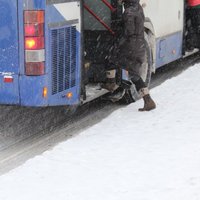 Водитель автобуса сообщил в полицию о заблудившейся девочке