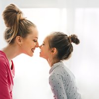 Kas ir labās meitenes sindroms un kā mātes savām meitām var palīdzēt no tā izvairīties