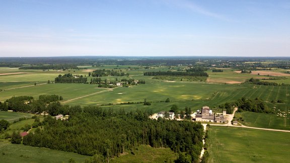 Kandava lauki ainava