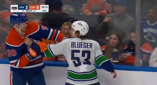 Video: Viens no nīstākajiem NHL spēlētājiem atsakās kauties ar dusmīgo Bļugeru