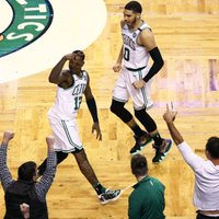'Celtics' fantastiskā NBA 'play-off' mačā gūst uzvaru