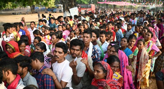 Foto: Balsstiesības 968 miljoniem cilvēku – Indijā sākušās parlamenta vēlēšanas