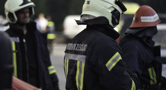 Zinību diena Rīgas Ziemeļvalstu ģimnāzijā sākusies ar 250 evakuētajiem