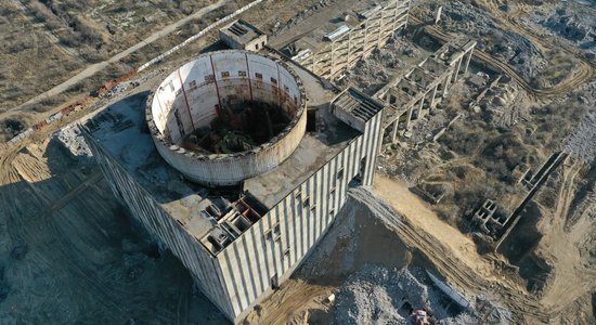 Foto: Krimā nojauks atomelektrostacijas reaktoru zāli