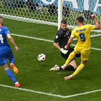 Ukraina atspēlējas un pēc Jaremčuka filigrāna gola pieveic Slovākiju