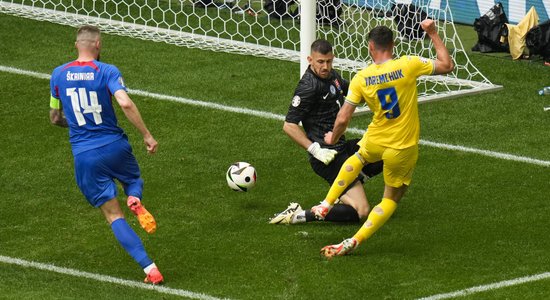 Ukraina atspēlējas un pēc Jaremčuka filigrāna gola pieveic Slovākiju