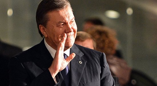 Янукович согласен на переговоры, вандалы портят памятники