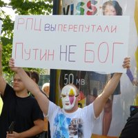 Fotoreportāža: 'Pussy Riot' atbalsta akcija Rīgā