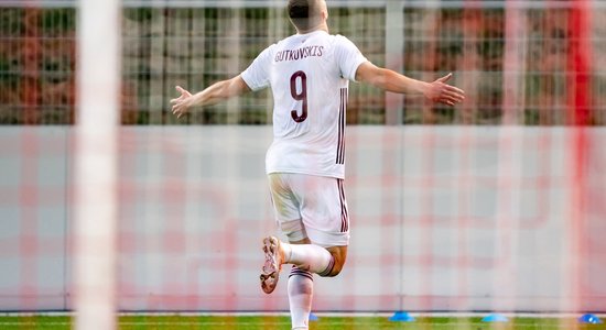 Latvijas futbolisti atkārto savu nezaudēto spēļu sērijas rekordu