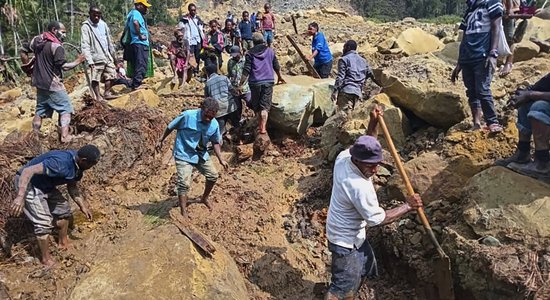 Video: zemes nogruvumā Papua-Jaungvinejā varētu būt aprakti 2000 cilvēku