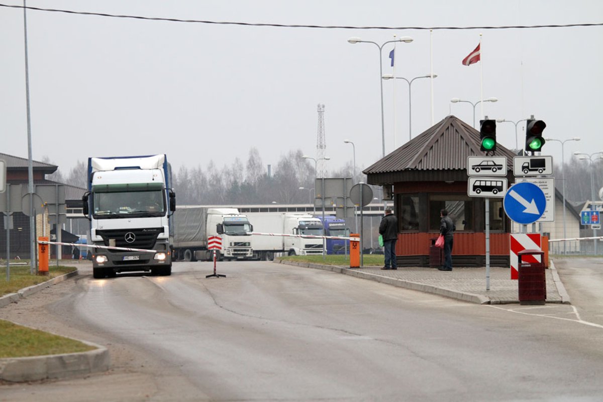 Латвия закрывает рынок для российских и белорусских товаров