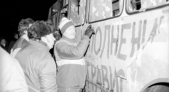 #Ziņas 1991: Veidojas pašaizsardzības vienības un krīt Tirānas Staļins