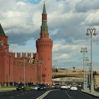 Rietumniekiem mute vaļā: Maskava izklaidē debesīs un virtuāli