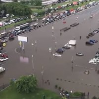 ВИДЕО: московские улицы затопило после ливня, Варшавское шоссе превратилось в "море"