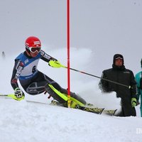 Kalnu slēpotājam Kristapam Zvejniekam piektā vieta Eiropas kausa paralēlā slaloma sacensībās