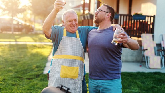 "Tēvs alkoholiķis, vīrs arī." Vai tiešām meklējam līdzīgu partneri savam vecākam