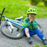 Mediķi arvien biežāk palīdz bērniem, kuri guvuši traumas ar velosipēdiem