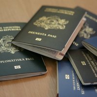 Суд разрешил вносить отчество в латвийские паспорта
