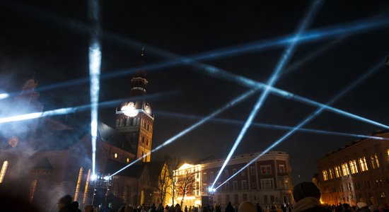 ФОТО. После перерыва в несколько лет Рига вновь засияла огнями фестиваля света Staro Rīga