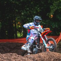 Latvijas čempionāta trešais posms motokrosā pulcē kuplu dalībnieku skaitu